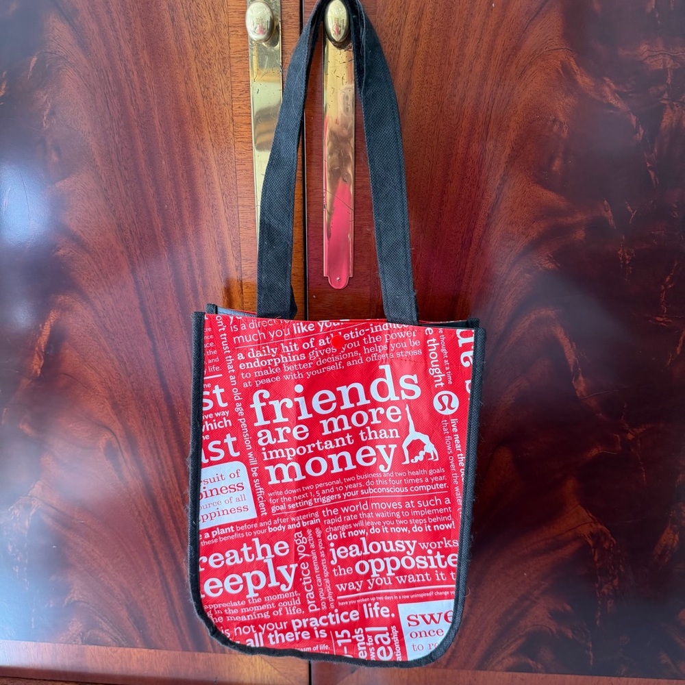 NEW Lululemon Small Reusable Shopper Bag Red Typography Print
